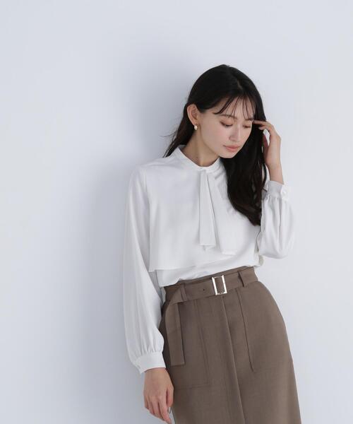 NATURAL BEAUTY BASIC(ナチュラルビューティーベーシック)の「◇アシメラッフルボウブラウス(シャツ/ブラウス・レディース・ラベンダー/ブラウン/オフホワイト・SMALL/MEDIUM)」の2枚目の写真