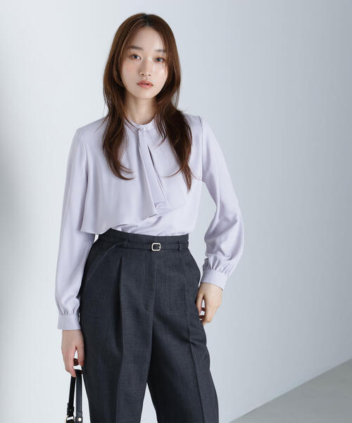 NATURAL BEAUTY BASIC（ナチュラルビューティーベーシック）の「◇アシメラッフルボウブラウス（シャツ/ブラウス・レディース・ラベンダー/ブラウン/オフホワイト・SMALL/MEDIUM）」の3枚目の写真