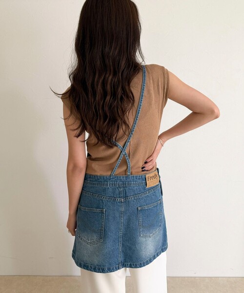 fredy emue（フレディエミュ）の「デニムサロペットチュニック（サロペット/オーバーオール・レディース・ブラック/ブルー・38）」の8枚目の写真
