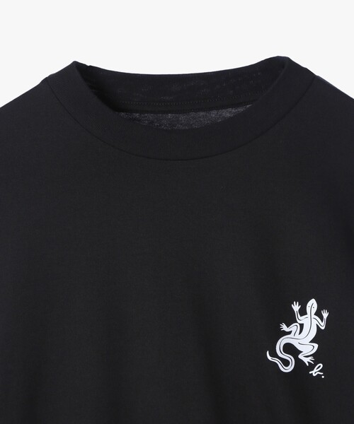 agnes b.(アニエスベー)の「メンズ アイコニック プリント 長袖 Tシャツ "Lezard"(Tシャツ/カットソー・メンズ・ブラック・2/3/1)」の3枚目の写真
