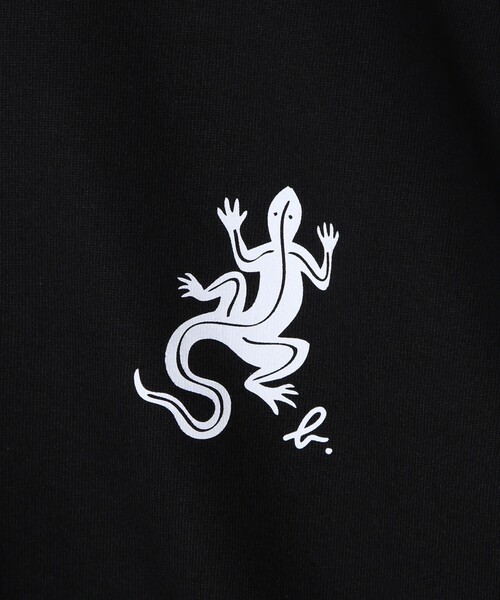 agnes b.(アニエスベー)の「メンズ アイコニック プリント 長袖 Tシャツ "Lezard"(Tシャツ/カットソー・メンズ・ブラック・2/3/1)」の6枚目の写真