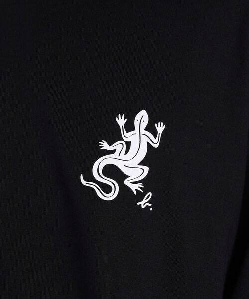agnes b.(アニエスベー)の「メンズ アイコニック プリント 長袖 Tシャツ "Lezard"(Tシャツ/カットソー・メンズ・ブラック・2/3/1)」の11枚目の写真