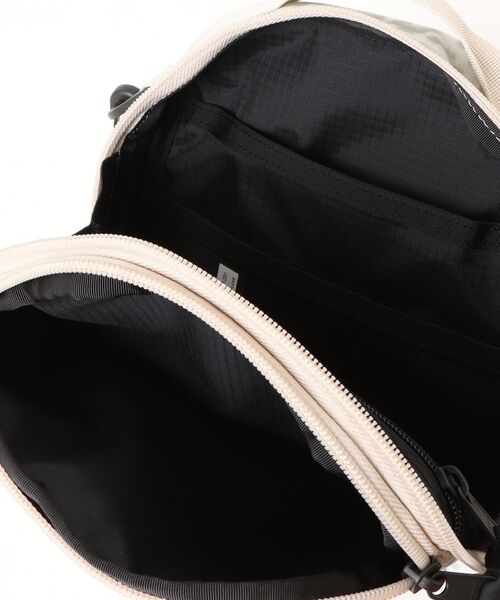 GREGORY(グレゴリー)の「【GREGORY/グレゴリー】クイックポケットデラックス スノーレオパード(ショルダーバッグ・メンズ・その他1・FREE)」の2枚目の写真