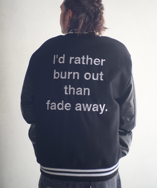 ADAM PATEK(アダムパテック)の「mj11051-leather sleeves varsity jacket ヴァーシティジャケット(AP2523009)(スタジャン・メンズ・ブラック×ホワイト/ブラック×ブラック・1/2)」の4枚目の写真