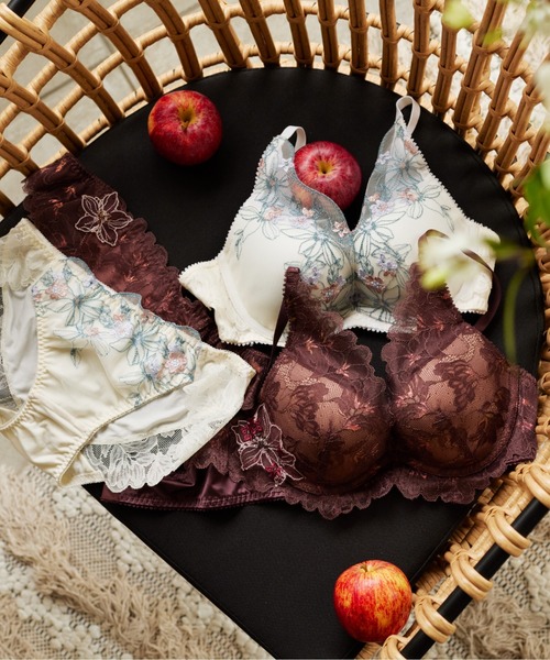 AMOSTYLE BY Triumph（アモスタイルバイトリンプ）の「夢みるブラ DeepV ブラジャー2 アップルブロッサム【A,B,C,Dカップ】 AMST1540 WHU2 JX（ブラジャー・レディース・グリーン/ブラウン/パープル・C65/A75/A70/B75/D70/C70/B70/B65/D80/D75/D65/C75）」の4枚目の写真