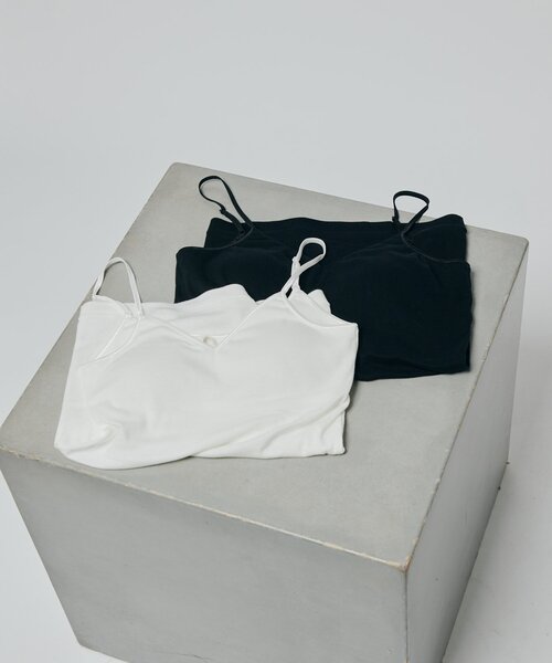 Lui's(ルイス)の「カップ付きVネックキャミ(キャミソール・レディース・ベージュ/オフホワイト/ブラック・FREE)」の12枚目の写真