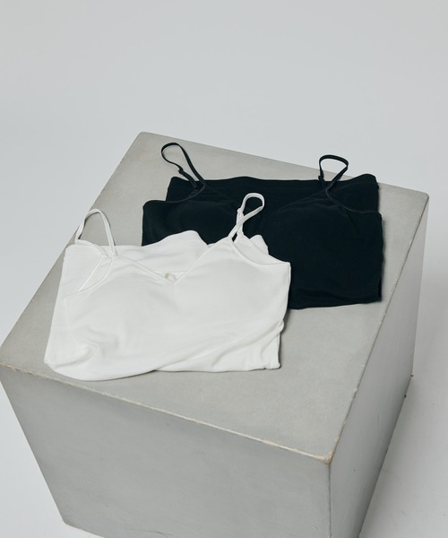 Lui's(ルイス)の「カップ付きVネックキャミ(キャミソール・レディース・ベージュ/オフホワイト/ブラック・FREE)」の9枚目の写真