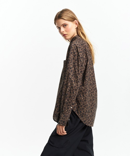 AIGLE(エーグル)の「総柄プリント ロングスリーブシャツ(シャツ/ブラウス・レディース・オリーブ・L/M/S/XS)」の5枚目の写真