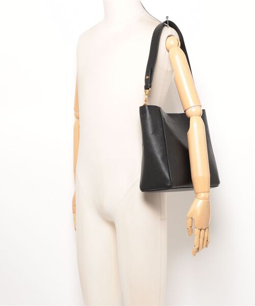 NiiNa(ニーナ)の「【 NiiNa / ニーナ 】高品質牛革バケットショルダーバッグ(ワイドストラップ)(ショルダーバッグ・レディース・ブラウン/ブラック・FREE)」の7枚目の写真