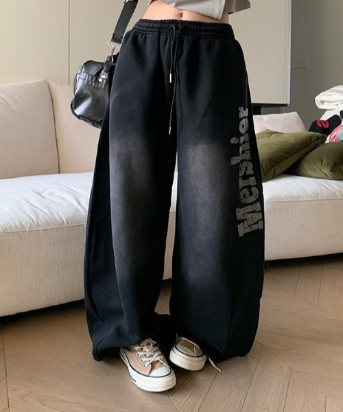 VIBGYOR（ヴィブジョー）の「【LAMPOON】ビンテージ加工ワイドスエットパンツ（スウェットパンツ・レディース・パープル/ブラック・MEDIUM/LARGE/SMALL）」の2枚目の写真