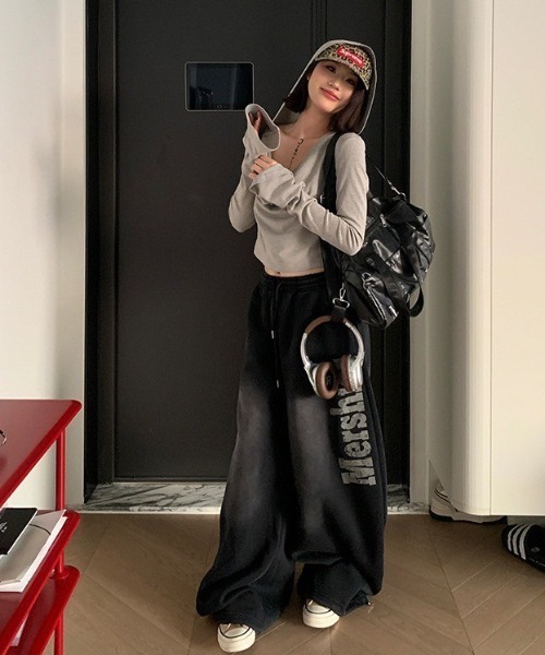 VIBGYOR（ヴィブジョー）の「【LAMPOON】ビンテージ加工ワイドスエットパンツ（スウェットパンツ・レディース・パープル/ブラック・MEDIUM/LARGE/SMALL）」の12枚目の写真