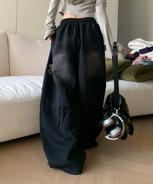 VIBGYOR（ヴィブジョー）の「【LAMPOON】ビンテージ加工ワイドスエットパンツ（スウェットパンツ・レディース・パープル/ブラック・MEDIUM/LARGE/SMALL）」の3枚目の写真