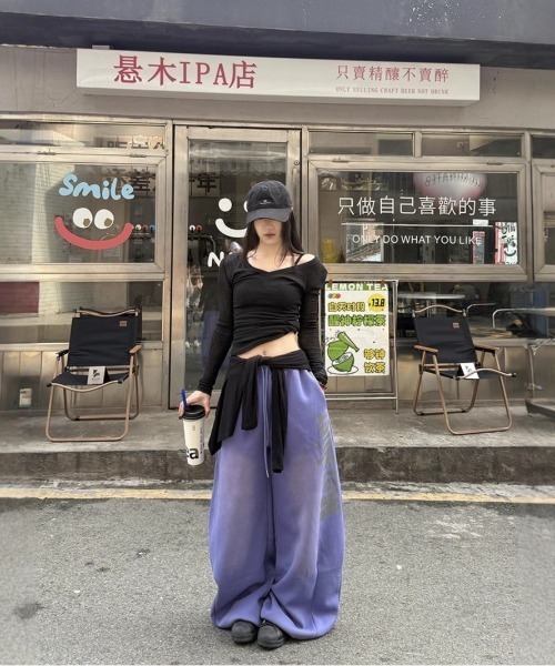 VIBGYOR（ヴィブジョー）の「【LAMPOON】ビンテージ加工ワイドスエットパンツ（スウェットパンツ・レディース・パープル/ブラック・MEDIUM/LARGE/SMALL）」の5枚目の写真