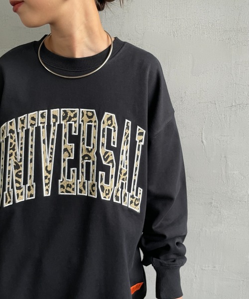UNIVERSAL OVERALL（ユニバーサルオーバーオール）の「[UNIVERSAL OVERALL/ユニバーサルオーバーオール] 別注 カレッジロゴデザイン クルーネックスウェット（スウェット・レディース・ブラウン/ブラック/アッシュグレー・S/M/L）」の17枚目の写真
