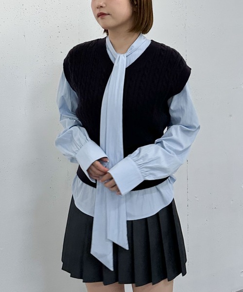 archives（アルシーヴ）の「ケーブルニットベスト×ボウブラウスＳＥＴ（ニット/セーター・レディース・ネイビー/ブラウン/グレー/チャコールグレー・MEDIUM）」の4枚目の写真