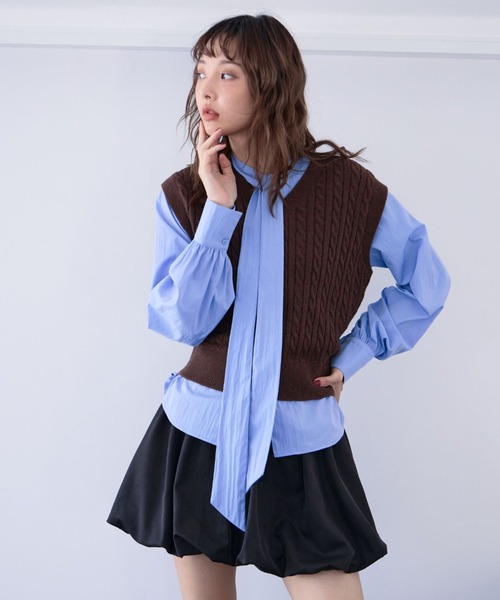 archives（アルシーヴ）の「ケーブルニットベスト×ボウブラウスＳＥＴ（ニット/セーター・レディース・ネイビー/ブラウン/グレー/チャコールグレー・MEDIUM）」の2枚目の写真