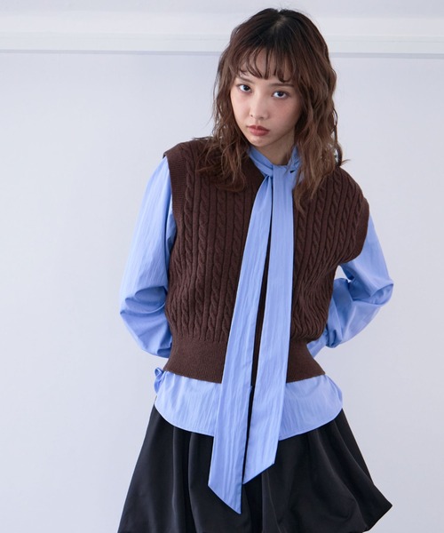 archives（アルシーヴ）の「ケーブルニットベスト×ボウブラウスＳＥＴ（ニット/セーター・レディース・ネイビー/ブラウン/グレー/チャコールグレー・MEDIUM）」の21枚目の写真