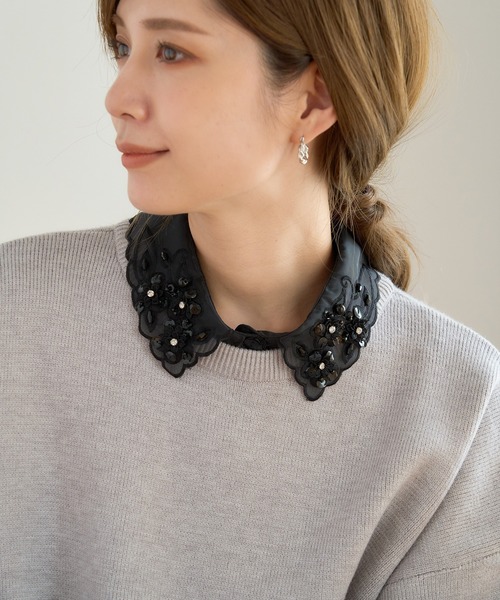 anown(アノン)の「フラワー刺繍×ビジュー スカラップデザイン つけ襟(付け襟・レディース・ブラック/ホワイト・FREE)」の4枚目の写真