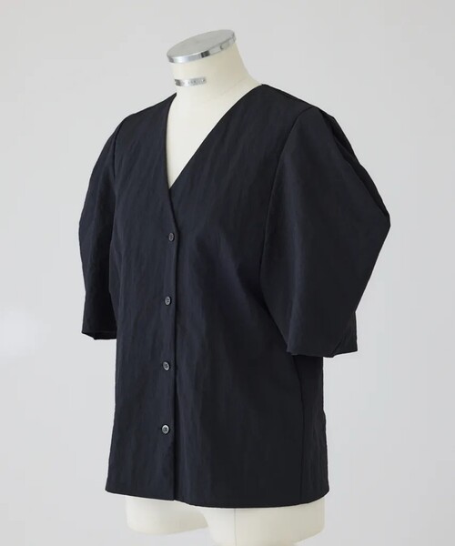 RIM.ARK(リムアーク)の「【RIM.ARK/リムアーク】Volume sleeve v-neck SH/ボリュームスリーブブイネックシャツ(シャツ/ブラウス・レディース・ホワイト/ブラック・FREE)」の6枚目の写真