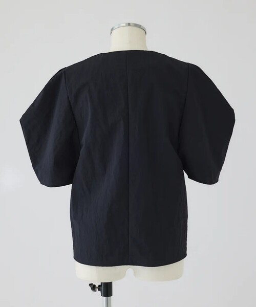 RIM.ARK(リムアーク)の「【RIM.ARK/リムアーク】Volume sleeve v-neck SH/ボリュームスリーブブイネックシャツ(シャツ/ブラウス・レディース・ホワイト/ブラック・FREE)」の5枚目の写真