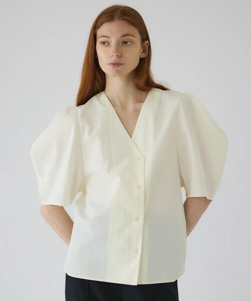 RIM.ARK(リムアーク)の「【RIM.ARK/リムアーク】Volume sleeve v-neck SH/ボリュームスリーブブイネックシャツ(シャツ/ブラウス・レディース・ホワイト/ブラック・FREE)」の8枚目の写真