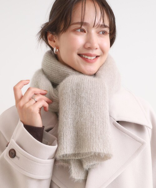 SHOO・LA・RUE(シューラルー)の「ゆる編みニットマフラー(ストール/ショール・レディース・チャコールグレー/ライトオレンジ系/ライトグレー・00)」の7枚目の写真