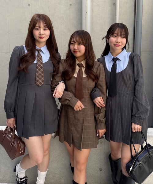 continuer de NICE CLAUP（コンティニューデナイスクラップ）の「推し活にもぴったり！ネクタイ付ドッキングワンピース（ワンピース・レディース・チャコール/グレー系その他/ブラウン系その他・FREE）」の3枚目の写真