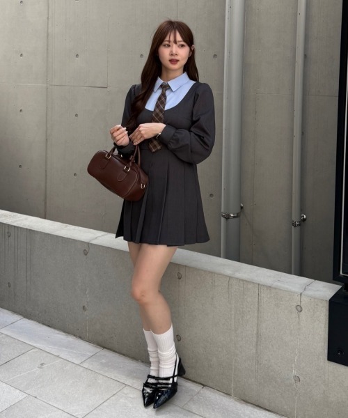 continuer de NICE CLAUP（コンティニューデナイスクラップ）の「推し活にもぴったり！ネクタイ付ドッキングワンピース（ワンピース・レディース・チャコール/グレー系その他/ブラウン系その他・FREE）」の9枚目の写真