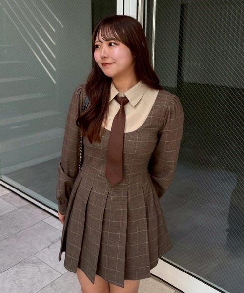 continuer de NICE CLAUP（コンティニューデナイスクラップ）の「推し活にもぴったり！ネクタイ付ドッキングワンピース（ワンピース・レディース・チャコール/グレー系その他/ブラウン系その他・FREE）」の15枚目の写真