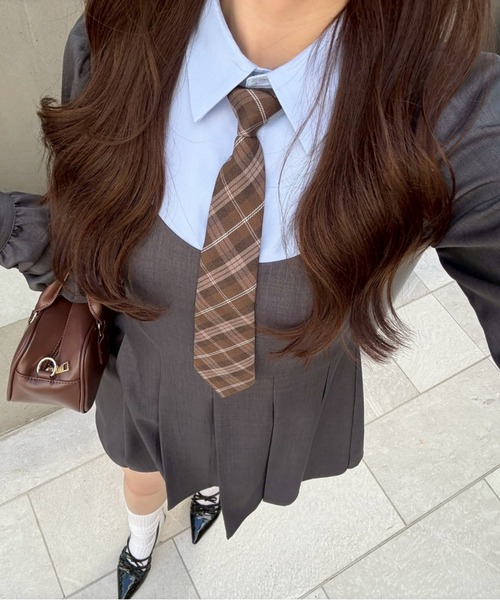 continuer de NICE CLAUP（コンティニューデナイスクラップ）の「推し活にもぴったり！ネクタイ付ドッキングワンピース（ワンピース・レディース・チャコール/グレー系その他/ブラウン系その他・FREE）」の8枚目の写真