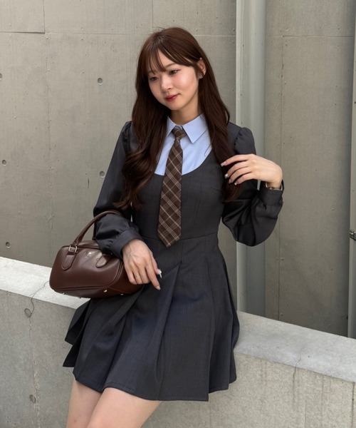 continuer de NICE CLAUP（コンティニューデナイスクラップ）の「推し活にもぴったり！ネクタイ付ドッキングワンピース（ワンピース・レディース・チャコール/グレー系その他/ブラウン系その他・FREE）」の6枚目の写真