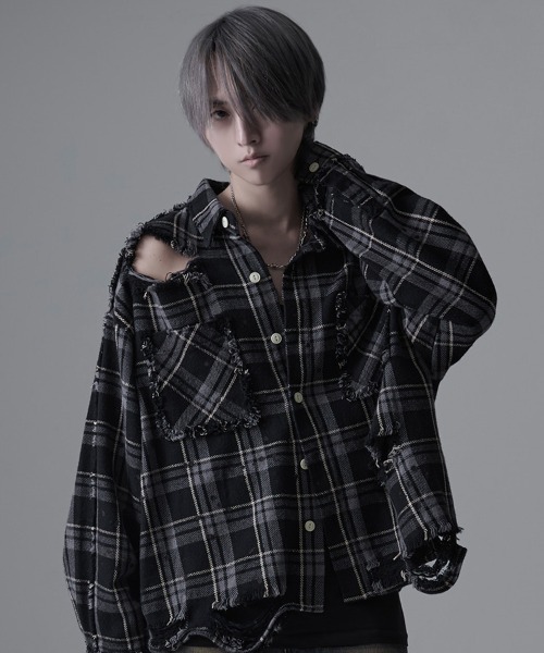 CavariA（キャバリア）の「『CavariA/キャバリア』グランジ加工ダメージチェックシャツ（シャツ/ブラウス・メンズ・ブラック系1/ブラック系2・M/L）」の2枚目の写真