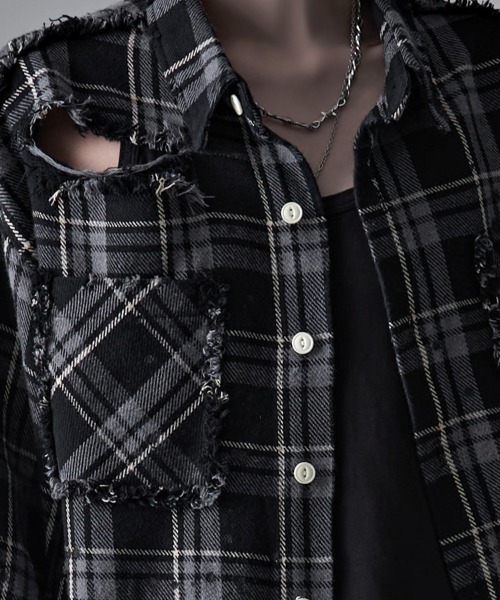 CavariA（キャバリア）の「『CavariA/キャバリア』グランジ加工ダメージチェックシャツ（シャツ/ブラウス・メンズ・ブラック系1/ブラック系2・M/L）」の17枚目の写真