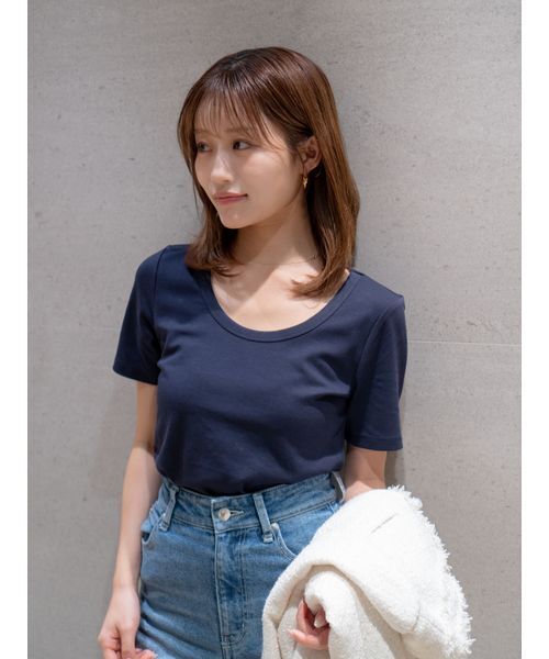 SNIDEL（スナイデル）の「UネックTシャツ（Tシャツ/カットソー・レディース・ライトブルー/ネイビー/ブラウン/ホワイト・F）」の4枚目の写真