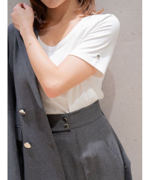 SNIDEL（スナイデル）の「UネックTシャツ（Tシャツ/カットソー・レディース・ライトブルー/ネイビー/ブラウン/ホワイト・F）」の2枚目の写真