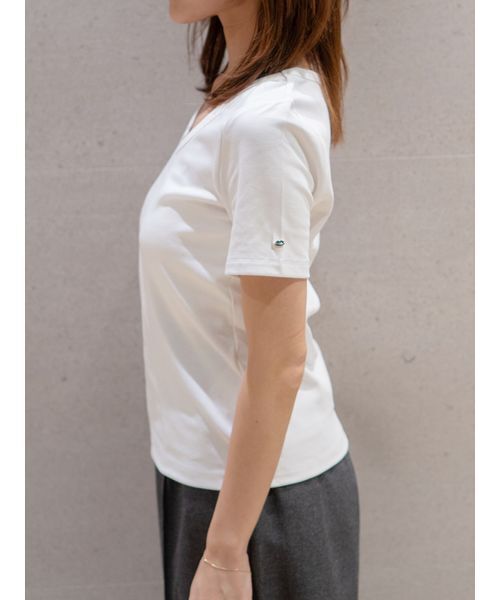 SNIDEL（スナイデル）の「UネックTシャツ（Tシャツ/カットソー・レディース・ライトブルー/ネイビー/ブラウン/ホワイト・F）」の18枚目の写真