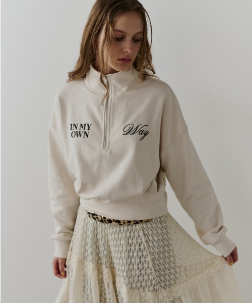 bita.(ビタ)の「裏毛ロゴ刺繍 ハーフジッププルオーバー(スウェット・レディース・アイボリー/ネイビー・FREE)」の3枚目の写真