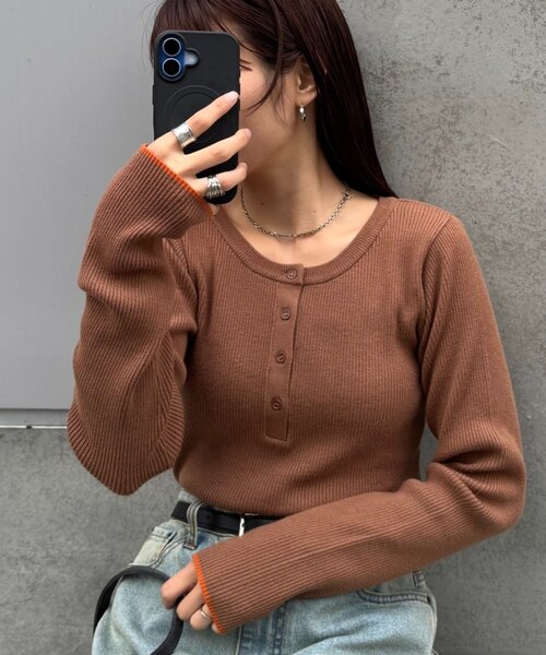 CIAOPANIC TYPY(チャオパニックティピー)の「ヘンリーネック配色アンチピリングニット(ニット/セーター・レディース・ライトグレー/キャメル/オフホワイト/グレー/ブラック/ダークブラウン・ONE SIZE)」の6枚目の写真