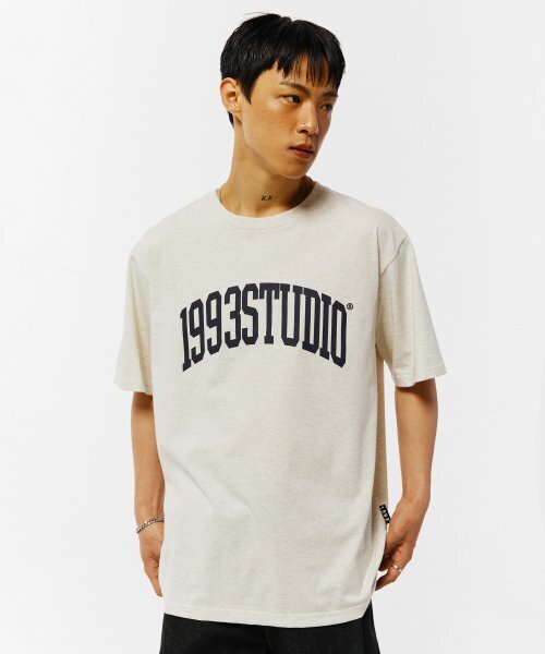 1993STUDIO(1993スタジオ)の「アセンティックアーチロゴTシャツ_オートベージュ(Tシャツ/カットソー・レディース・その他・SMALL/LARGE/MEDIUM)」の4枚目の写真