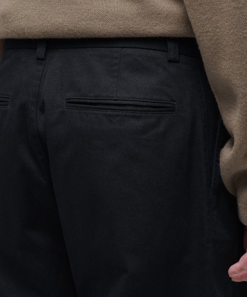 MUSINSA STANDARD（ムシンサスタンダード）の「ツーピンタックワイドチノパンツ[ブラック]（その他パンツ・メンズ・その他・33/26/27/28/29/38/36/34/32/30/31/40）」の11枚目の写真