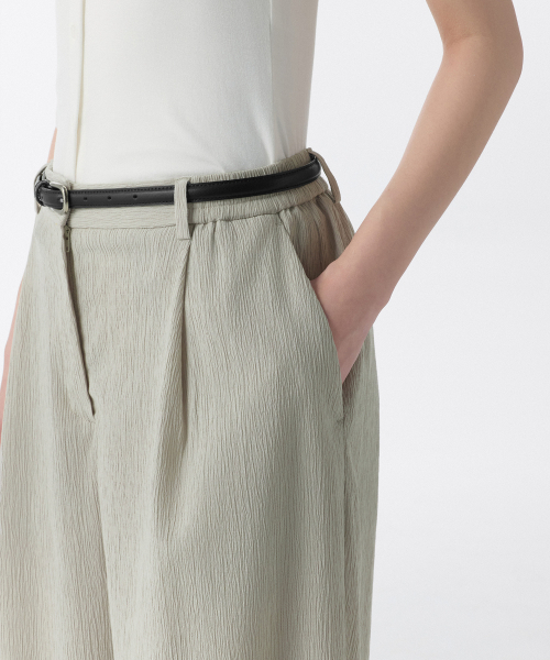 MUSINSA STANDARD WOMAN（ムシンサスタンダードウーマン）の「ウィメンズクリンクルワンタックワイドバンディングパンツ[ライトベージュ]（その他パンツ・レディース・その他・30/24/26/28）」の5枚目の写真