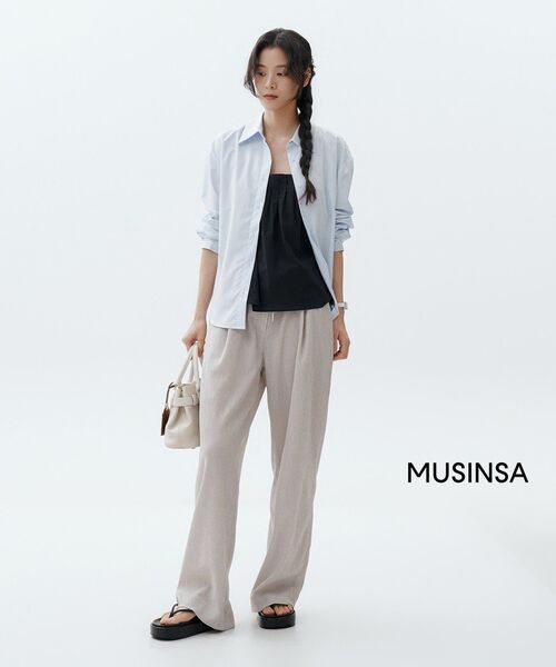 MUSINSA STANDARD WOMAN（ムシンサスタンダードウーマン）の「ウィメンズクリンクルワンタックワイドバンディングパンツ[ライトベージュ]（その他パンツ・レディース・その他・30/24/26/28）」の7枚目の写真