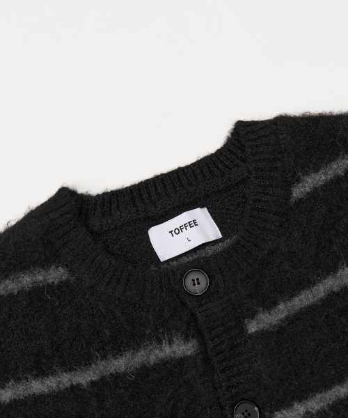 TOFFEE（トフィー）の「ブラシストライプラウンドカーディガン (ブラック)（カーディガン/ボレロ・メンズ・その他・MEDIUM/LARGE/X-LARGE）」の2枚目の写真