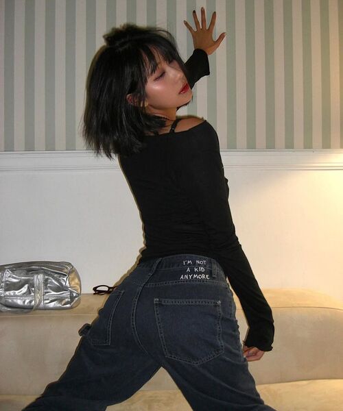 YOUHEE（ユヒ）の「LETTERING WIDE DENIM PANTS INDIGO（デニムパンツ・レディース・その他・MEDIUM/SMALL）」の8枚目の写真