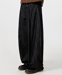 DIMITRI BLACK（ディミトリブラック）の「ワンタックカーブドクリースウォッシングワイドデニムパンツ_スラブブラック（デニムパンツ）」