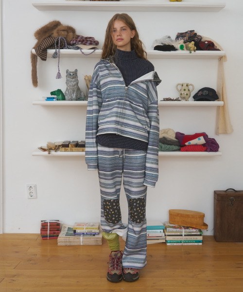 FUN FROM FUN（ファンフロムファン）の「Patch Pointed Hoodie, Grey（パーカー・レディース・その他・OS）」の6枚目の写真