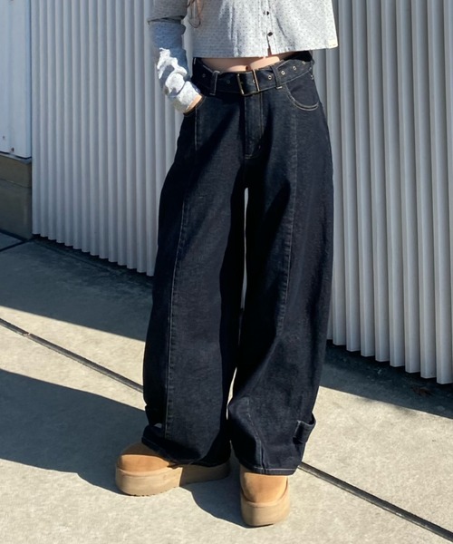 RAY CASSIN（レイカズン）の「【ウエスト調節可/2サイズ展開】バレルレッグデニムパンツ（デニムパンツ・レディース・ネイビー/ブルー/ブラック・S/M）」の2枚目の写真