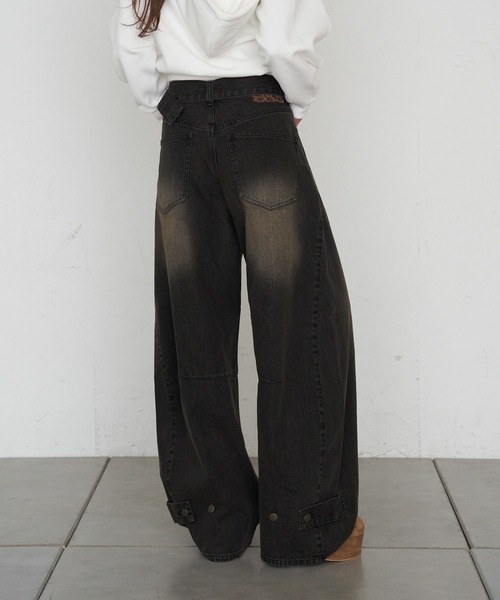 RAY CASSIN（レイカズン）の「【ウエスト調節可/2サイズ展開】バレルレッグデニムパンツ（デニムパンツ・レディース・ネイビー/ブルー/ブラック・S/M）」の8枚目の写真