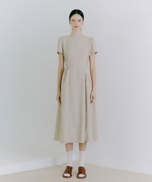 ETMON(エトモン)の「Side Shirring Dress Beige(ワンピース・レディース・その他・SMALL/MEDIUM)」の5枚目の写真