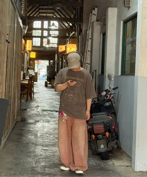 NOT4NERD(ノットフォーナード)の「Extra Wide Balloon Pants - Pink(デニムパンツ・レディース・その他・LARGE/MEDIUM/X-LARGE/SMALL)」の9枚目の写真